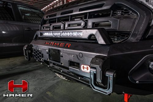 ห่วง HAMER MAXO SHACKLES สีดำติดที่กันชนหน้ารถกระบะฟอร์ด ด้านซ้าย
